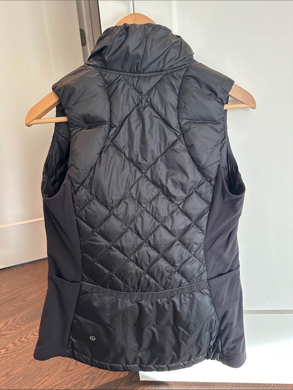 Lululemon Black Quilted Women's Puffer Vest - Lightweight Sleeveless Coat - Picture 2 of 3